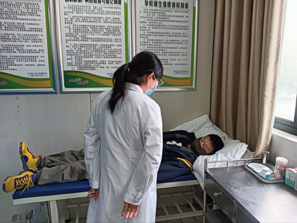 南京市江宁区土桥初级中学开展食品安全宣传活动 5.jpg