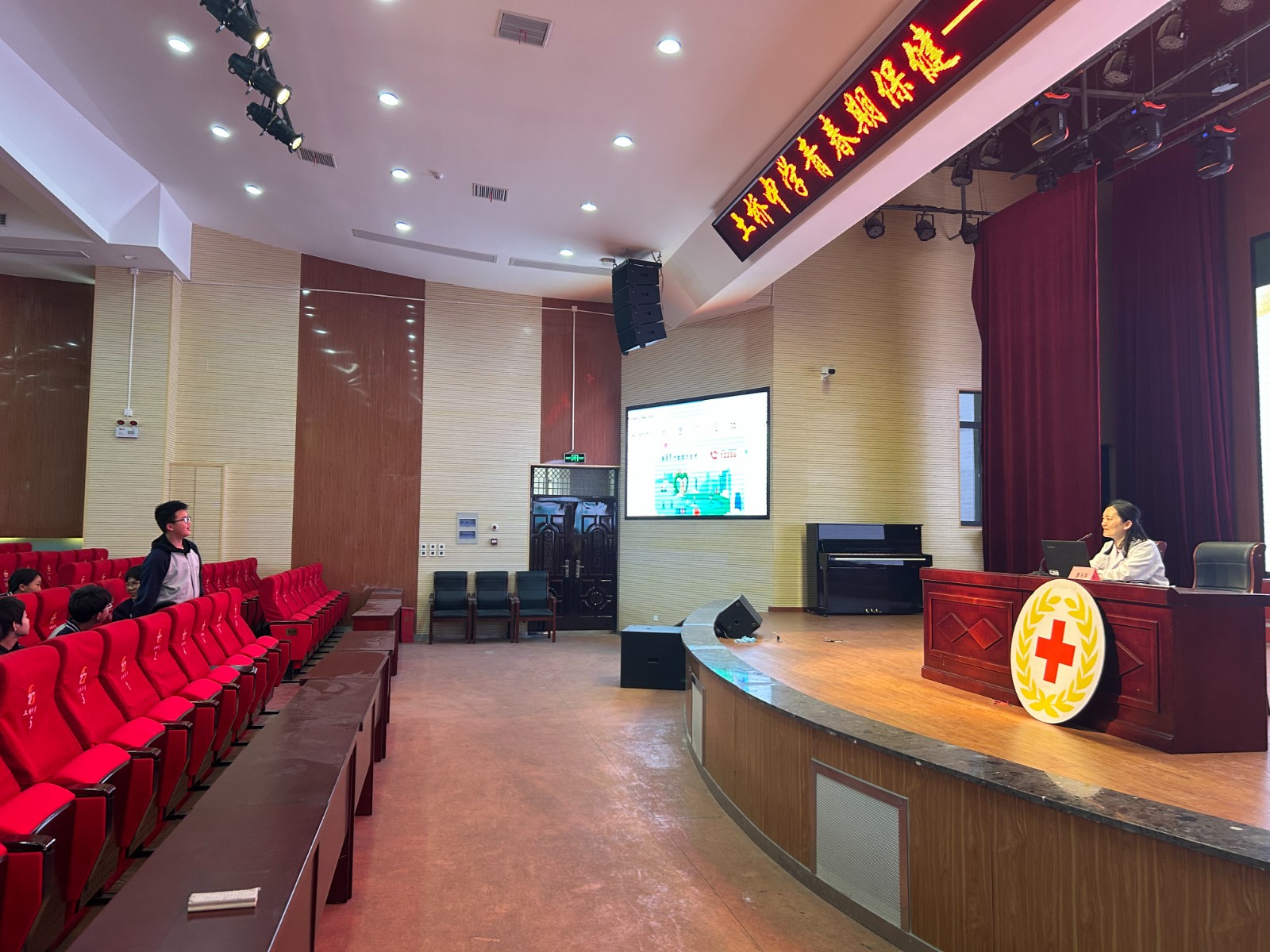 南京市江宁区土桥初级中学红十字会开展青春期保健专题讲座3.jpg