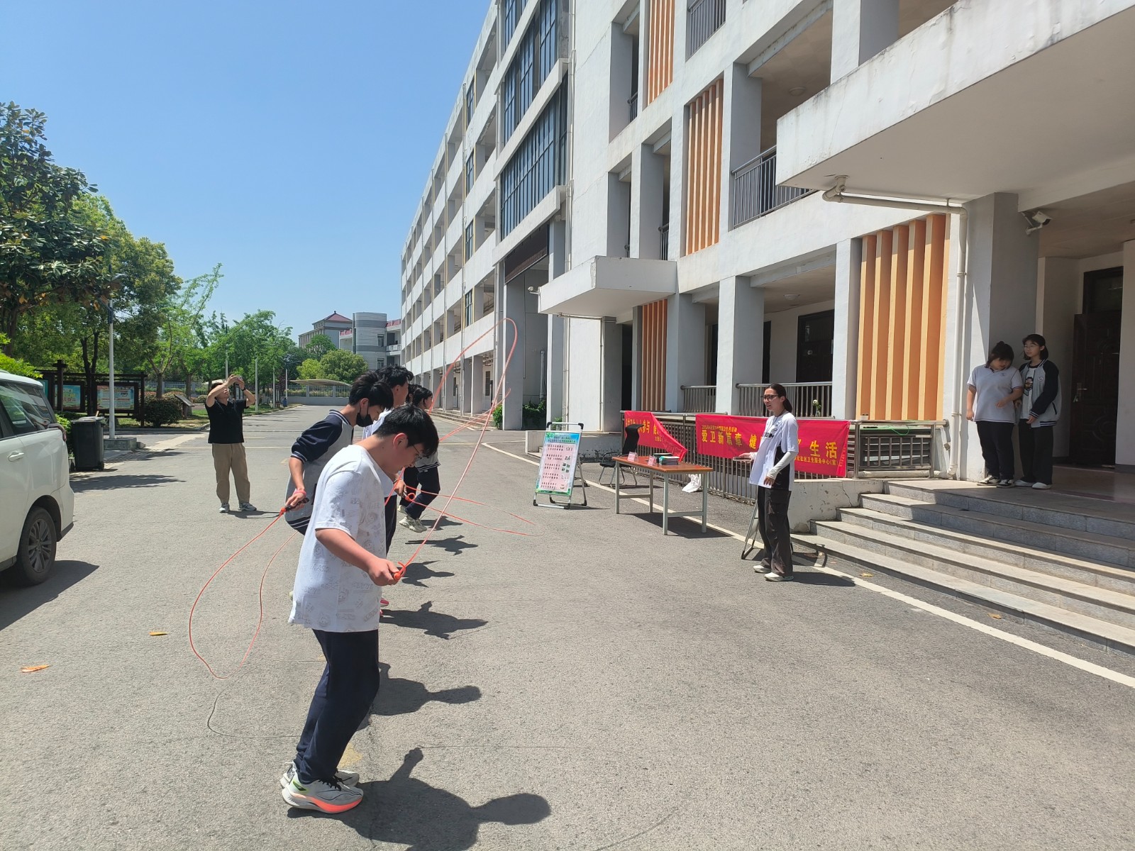 南京市江宁区土桥初级中学开展爱国卫生月宣传活动2.jpg