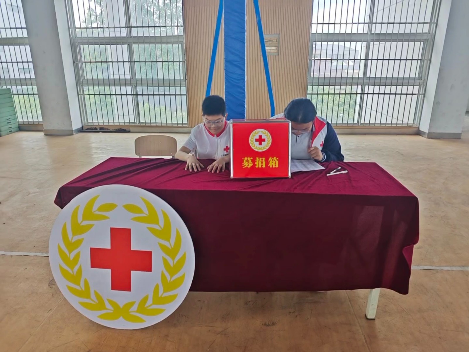 南京市江宁区土桥初级中学红会开展世界红十字日宣传活动1.jpg