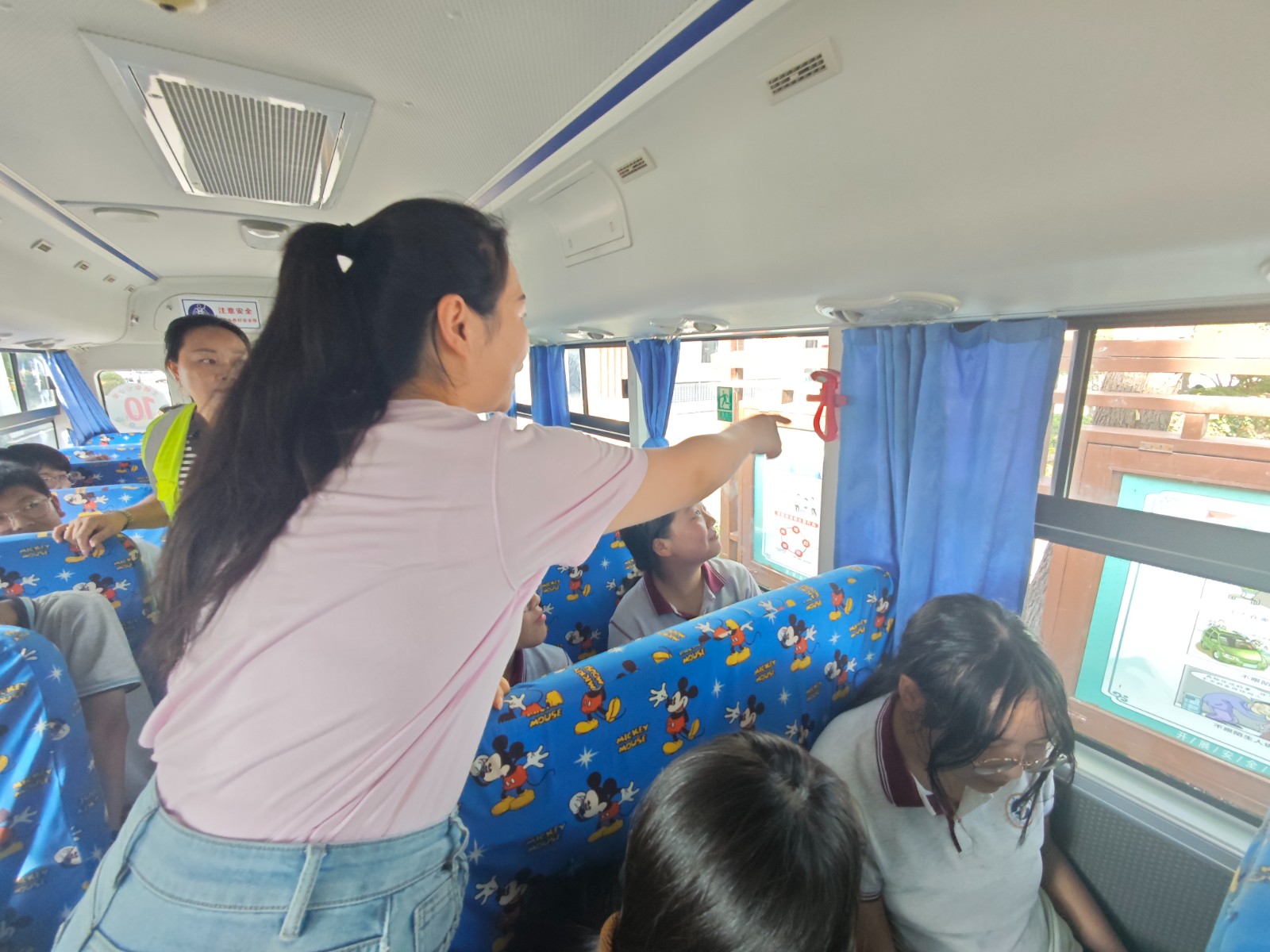 南京市江宁区土桥初级中学红十字会开展世界急救日宣传活动1.jpg